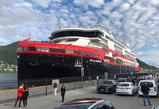 Ontwikkeling en productie van veiligheids laminaten voor de Hurtigruten cruise schepen